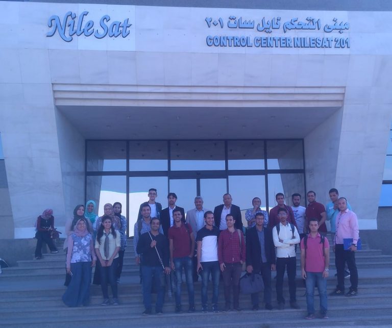 قيام كلية الهندسة برحلة علمية لشركة النايل سات