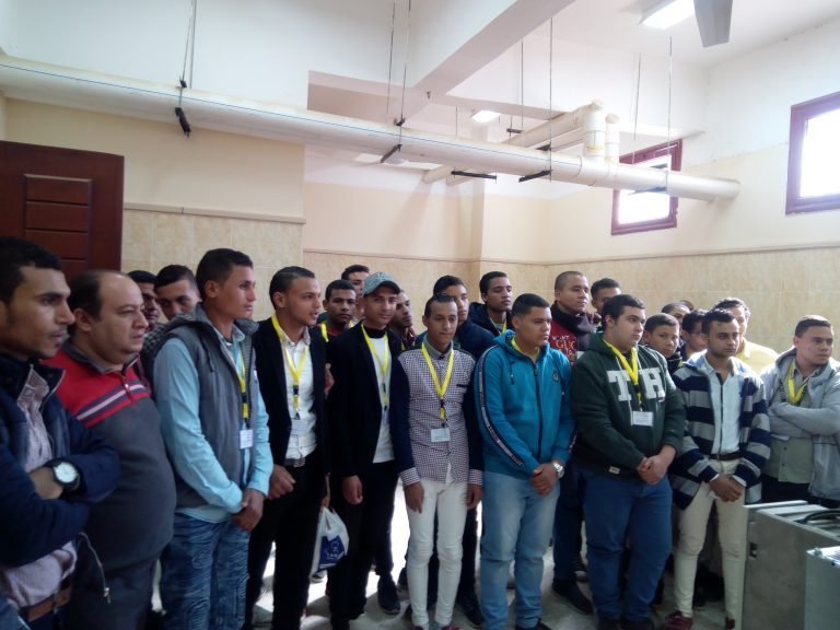 كلية الهندسة تستقبل مدرسة الصنايع الثانوية بنين بطهطا