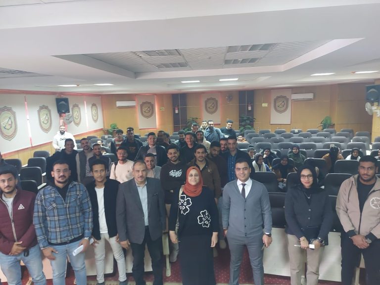 استمرارا لفعاليات الاسبوع البيئي التاسع والمبادرة الرئاسية تمكين نظّمت كلية الهندسة ندوة علمية بعنوان: “العمارة من أجل الإنسان: تصميم يراعي الجميع ويلبي احتياجات ذوي الهمم في منشآت الجامعة”