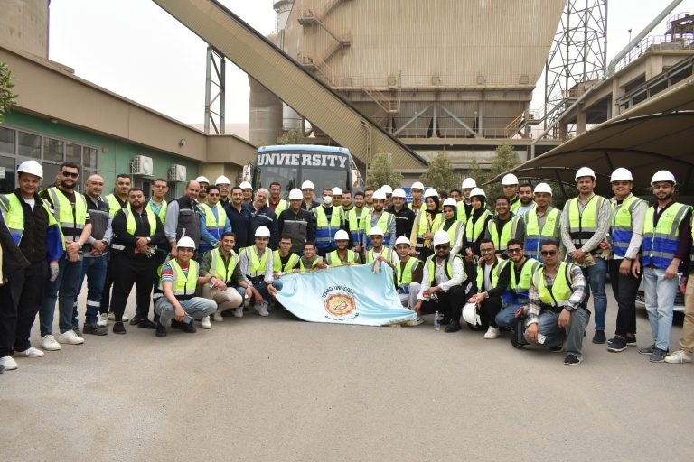 كلية الهندسة جامعة سوهاج  تنظم رحله لطلاب قسم الهندسة المدنية لتأهيلهم لسوق العمل الى مصنع أسمنت المصريين