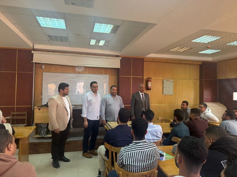 متابعة انتظام العملية التعليمية والارتقاء بمستوى الخدمات المقدمة للطلاب بهندسة سوهاج