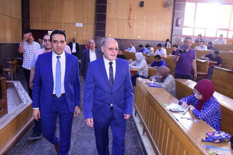 النعماني يتفقد أعمال أمتحانات كليات التمريض والهندسة والزراعة بمقر جامعة سوهاج الجديد