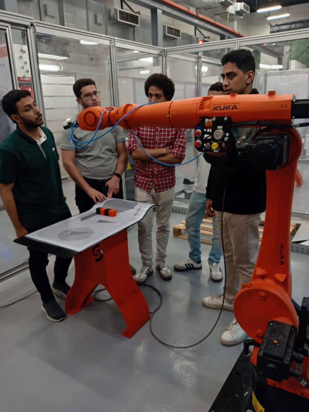 قسم الهندسة الكهربية بهندسة سوهاج ينظم رحلة علمية لمعهد بحوث الإلكترونيات بالقاهرة